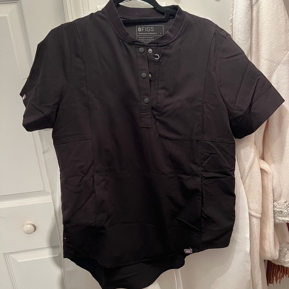 women's Black Gidya - Relaxed Henley Scrub Top - S / Black